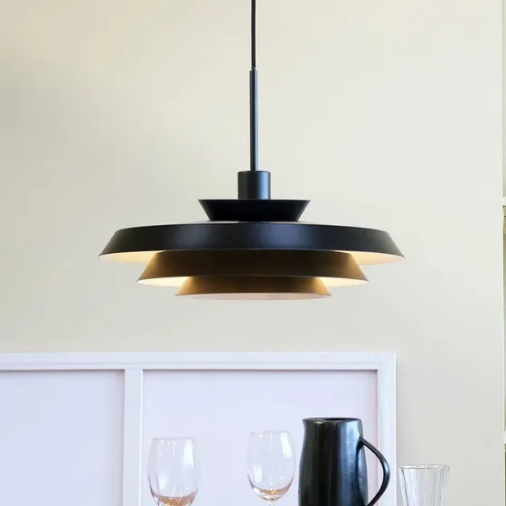 Dyberg Larsen DL44 Lámpara colgante negra de metal Ø 45 cm