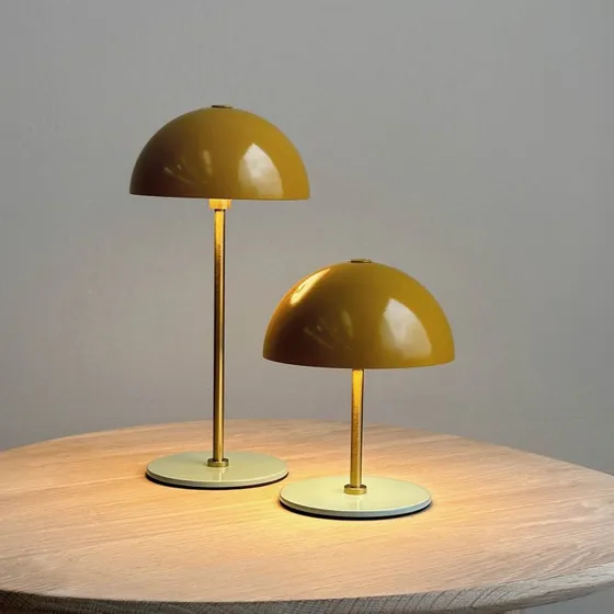 Dyberg Larsen Lámpara de mesa recargable LED Along, color curry (Pack de 2)