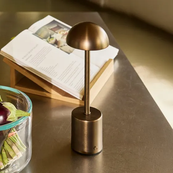 Hübsch Lámpara de mesa LED recargable Taten, latón bruñido, 30 cm