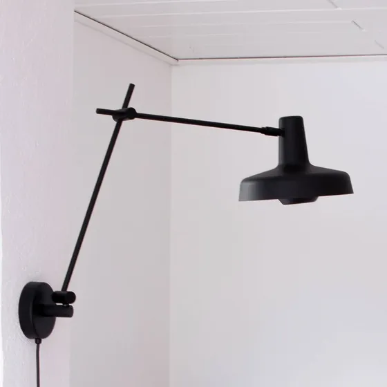 Arigato Aplique de Pared Negro Grupa - Diseño Industrial Ajustable
