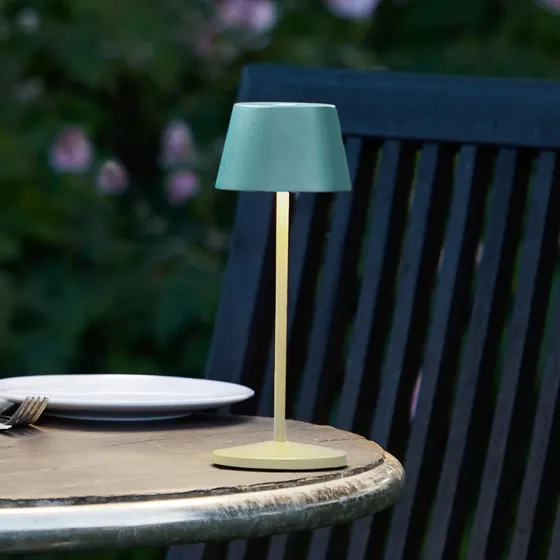 Lámpara de mesa recargable Modi Micro LED IP65 Verde - Loom Design