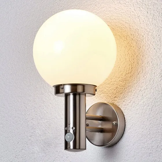 Aplique de exterior Lindby Nada con sensor, acero inoxidable y cristal