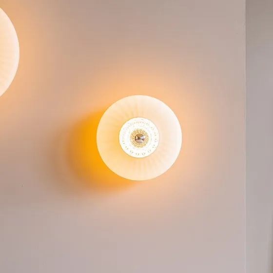 Design By Us Aplique de Pared New Wave Optic Blanco Opal con Eyeball