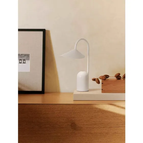 Ferm Living Lámpara de Sobremesa Portátil Arum IP44 Blanca