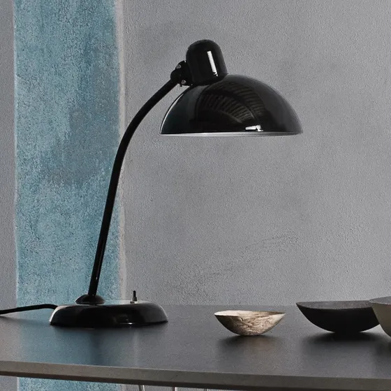 Fritz Hansen Kaiser Idell 6556-T Lámpara de Mesa Negro Brillante