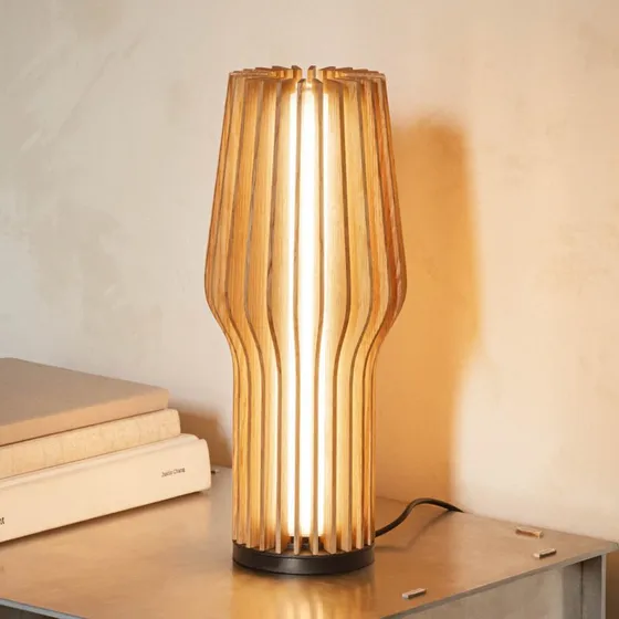 Lámpara recargable Radiant de PLEASE WAIT to be SEATED en Roble