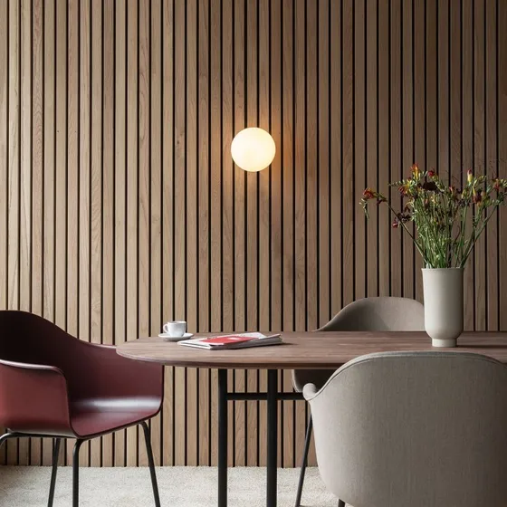 Audo Copenhagen Lámpara TR Bulb Latón y Blanco con Vidrio Opal