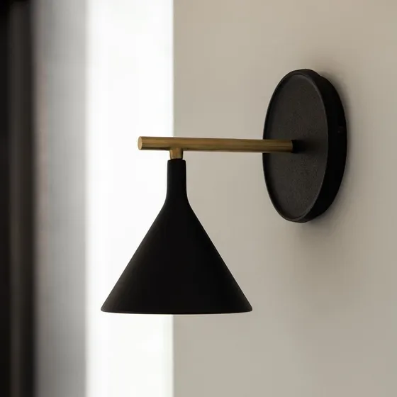 Audo Copenhagen Aplique de pared Cast Sconce Negro IP44