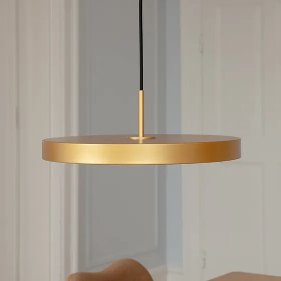 Lámpara colgante LED UMAGE Asteria Medium, latón, Ø 43 cm