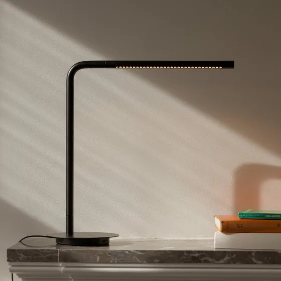 Umage Lámpara de Sobremesa Omni Black - Diseño Giratorio 360°