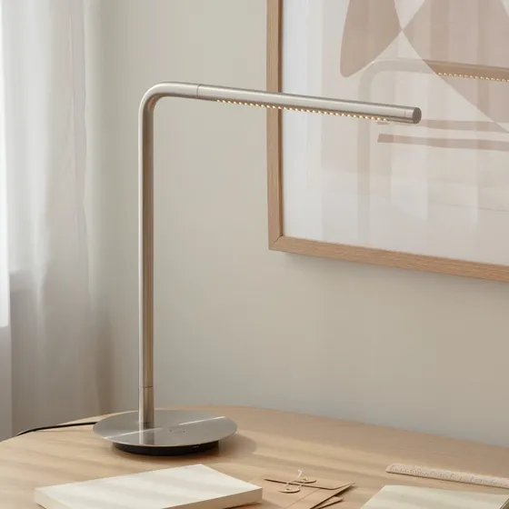 Umage Lámpara de Sobremesa Omni Steel - Diseño Giratorio 360°