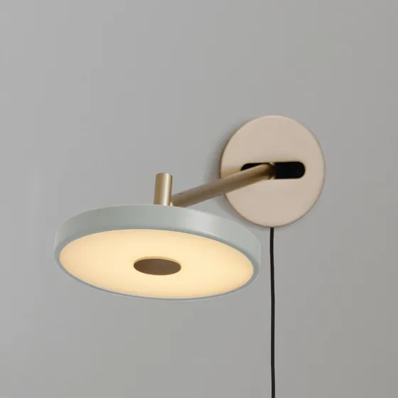 Aplique de pared LED UMAGE Asteria Long, Oliva/Latón