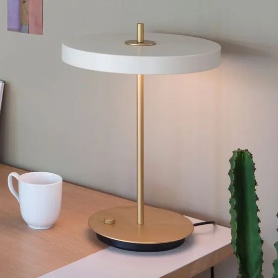 UMAGE Lámpara de mesa LED Asteria Table - Blanco Perla y Latón