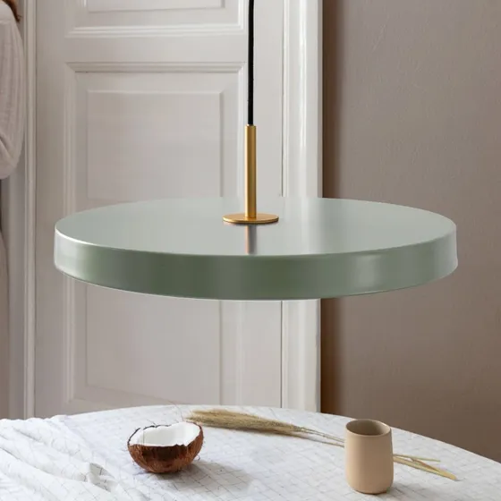 Lámpara colgante LED UMAGE Asteria Medium verde claro/latón Ø 43 cm