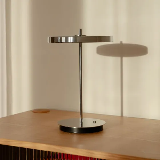 UMAGE Lámpara de mesa LED recargable Asteria Move, acero pulido