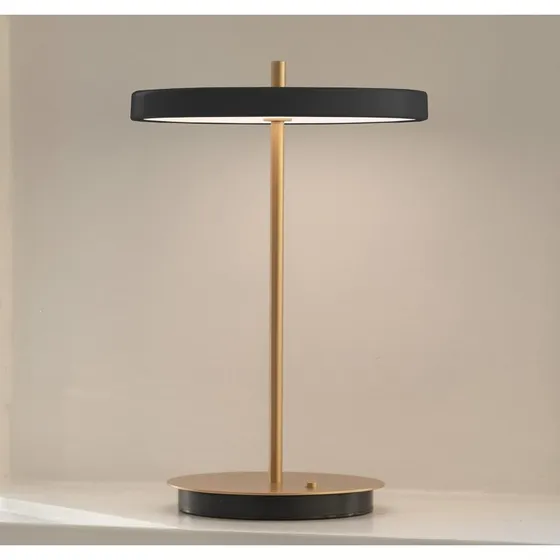 UMAGE Lámpara de mesa LED Asteria Move negra/latón recargable