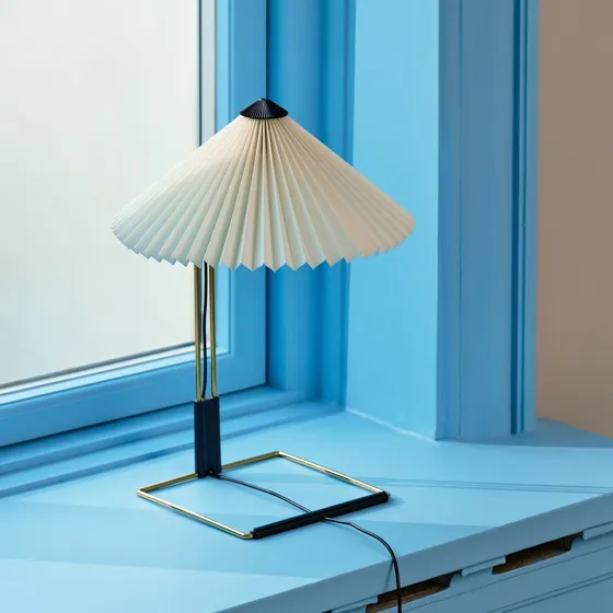 HAY Lámpara de mesa LED Matin 300, Blanco y Latón, 38 cm