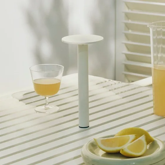 HAY Lámpara de mesa LED recargable HOST PORTABLE, Blanco crema, 22 cm