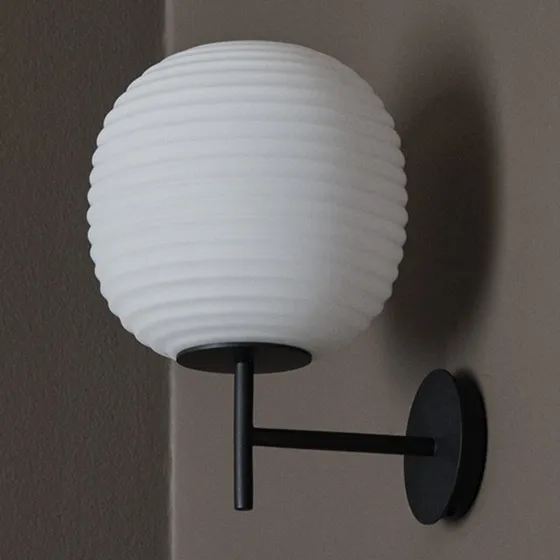 New Works Lantern Small Aplique de Pared de Vidrio Opalino