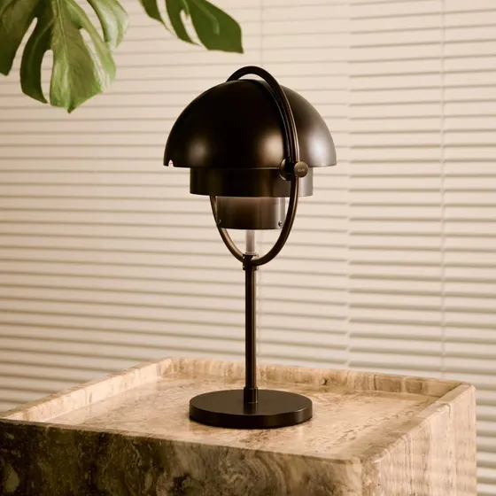 Gubi Lámpara de mesa recargable Multi-Lite, Negro/Latón, 30 cm