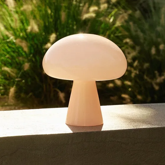 Gubi Lámpara de mesa recargable Obello - Rosa empolvado