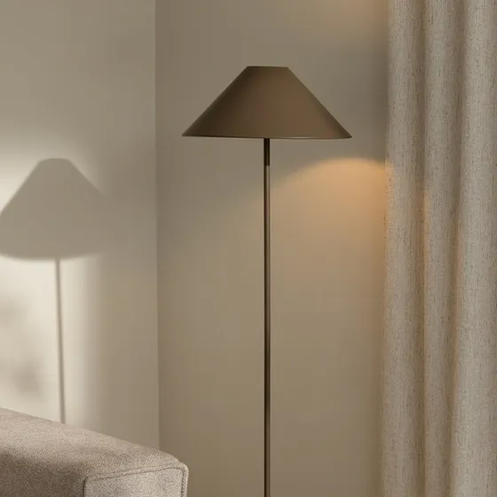 Globen Lighting Lámpara de pie Cannes, metal, marrón, 140 cm