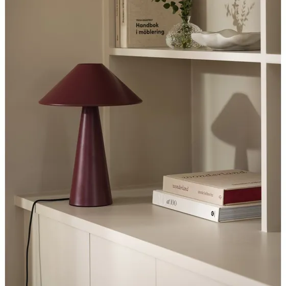 Globen Lighting Lámpara de mesa Cannes roja de metal, 40 cm