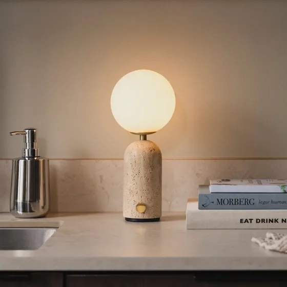 Globen Lighting Lámpara de mesa recargable Torrano, Travertino beige