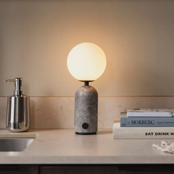 Globen Lighting Lámpara de mesa recargable Torrano, mármol gris