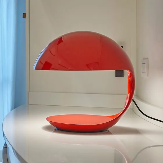 Martinelli Luce Cobra - Lámpara de mesa retro roja con cabezal giratorio