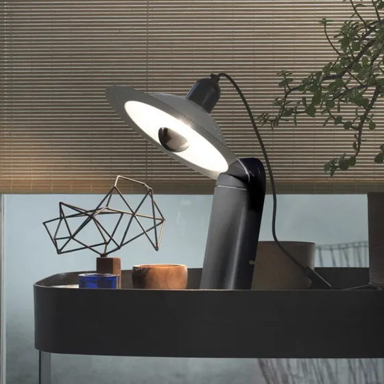 Lámpara de mesa y pared LED Stilnovo Lampiatta, negra