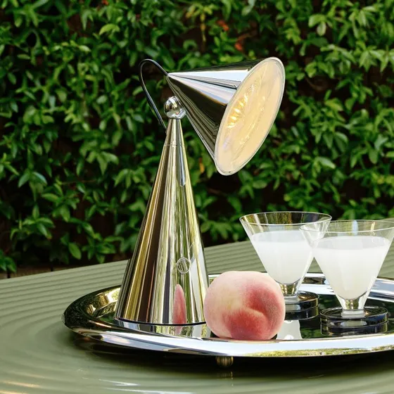Tom Dixon Lámpara de mesa portátil Pose Silver