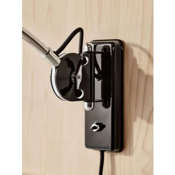Fritz Hansen Aplique de Pared Kaiser Idell 6559-W Negro/Cromo