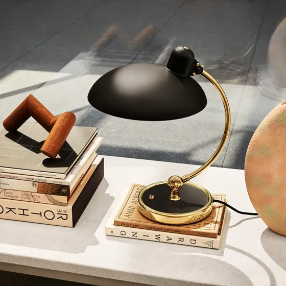 Fritz Hansen Lámpara de mesa Kaiser Idell Luxus Latón y Negro Mate