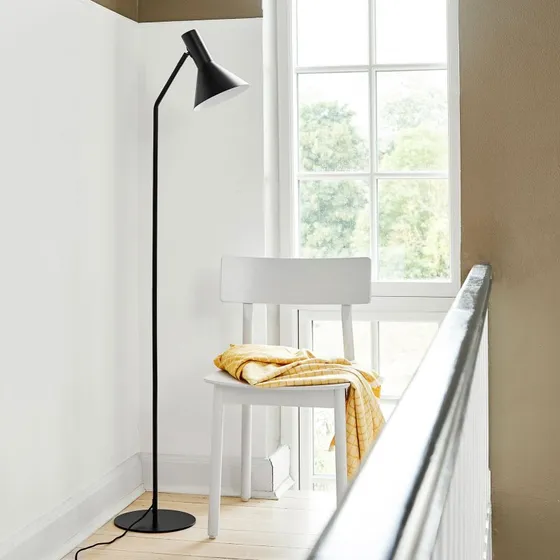 Lámpara de pie FRANDSEN Lyss negra, metal, 150 cm, E27
