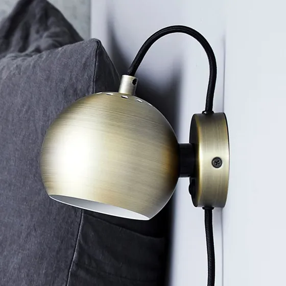 FRANDSEN Aplique de Pared Ball Magnet - Latón Envejecido