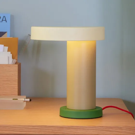 Hübsch Lámpara de mesa LED Magic - Verde, Ocre y Arena