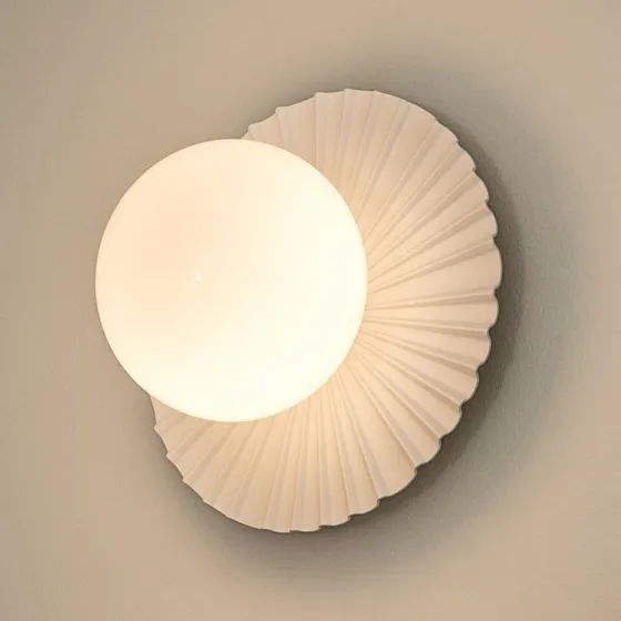 Nuura Liila Muuse Aplique de Pared Blanco/Ópalo Ø 20 cm IP44