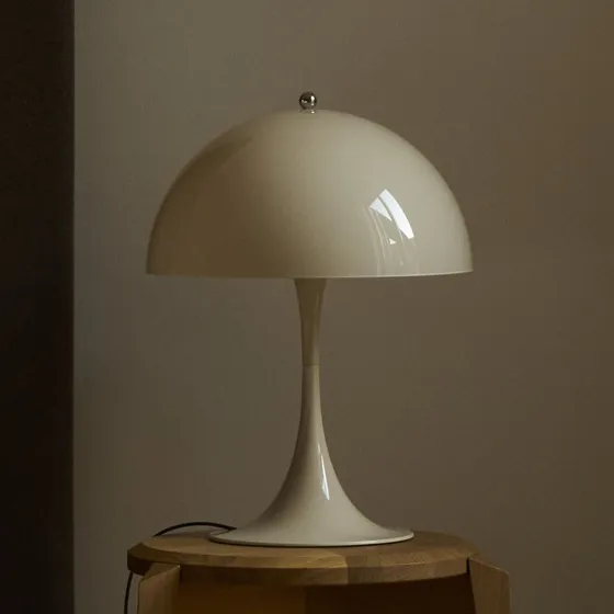 Louis Poulsen Lámpara de mesa Panthella 320 beige