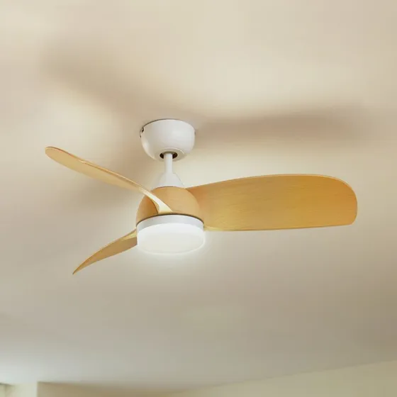 Ventilador de techo LED Lindby Enon, blanco/madera, silencioso