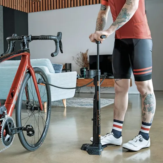 SKS Airmotion 12.0 Bomba de Pie Negro