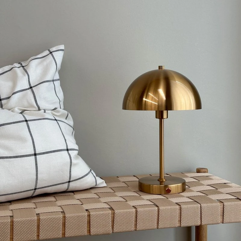 Dyberg Larsen Stockholm Lámpara de Mesa Recargable - Latón Antiguo