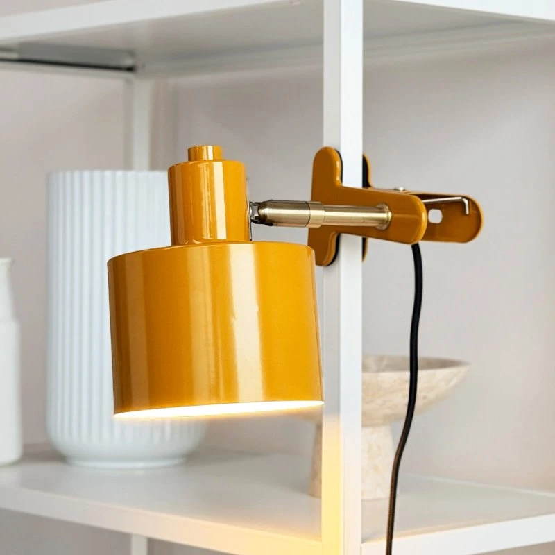 Dyberg Larsen Lámpara de pinza Ocean, color curry, metal, E14