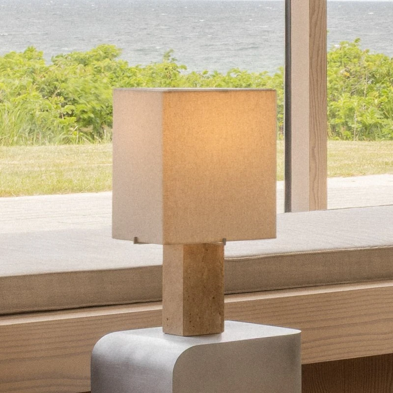 Audo Copenhagen Lámpara de mesa Nonna Travertino/Arena 49 cm