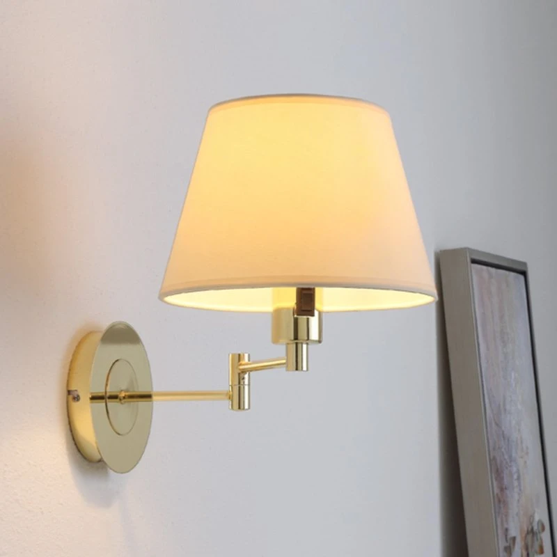 Aplique de pared Lindby Pola, 30 cm, latón y tela crema