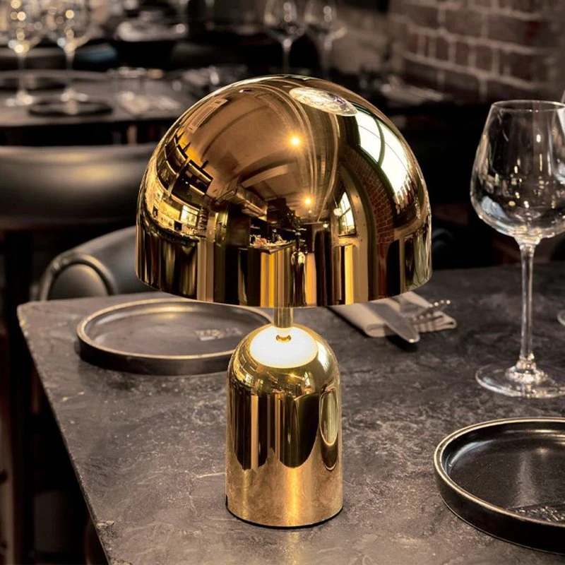 Tom Dixon Lámpara de mesa Bell Portable H28 IP44 Dorada