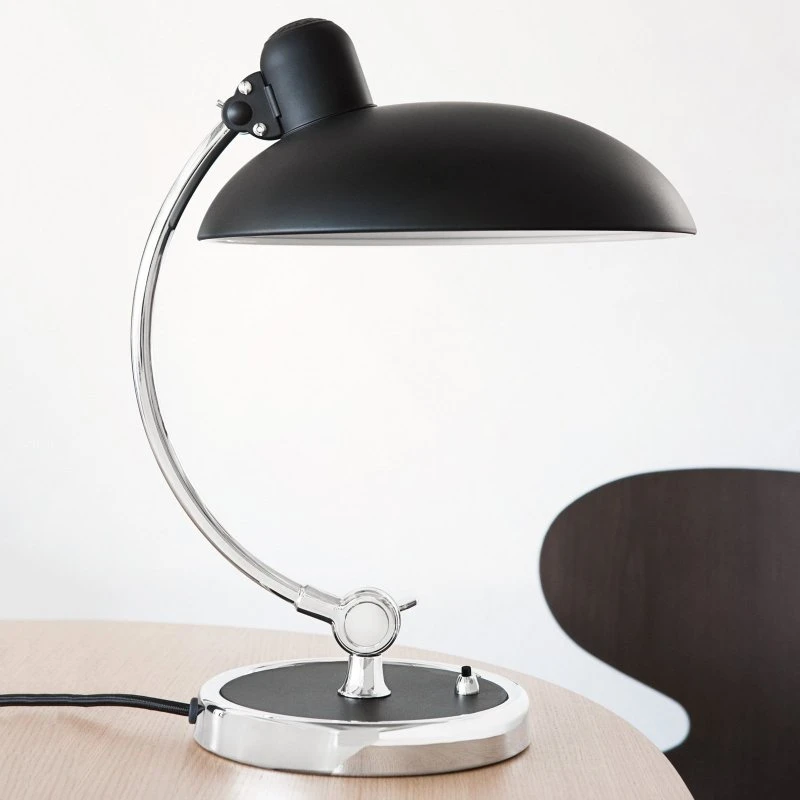 Fritz Hansen Lámpara de mesa Kaiser Idell Luxus negro y cromo