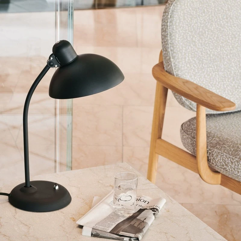 Fritz Hansen Lámpara de mesa Kaiser Idell 6556-T negro mate