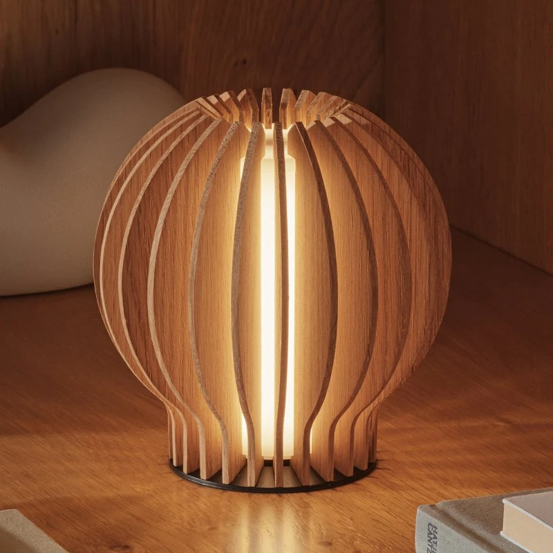 Lámpara de mesa recargable Radiant de PLEASE WAIT to be SEATED - Roble