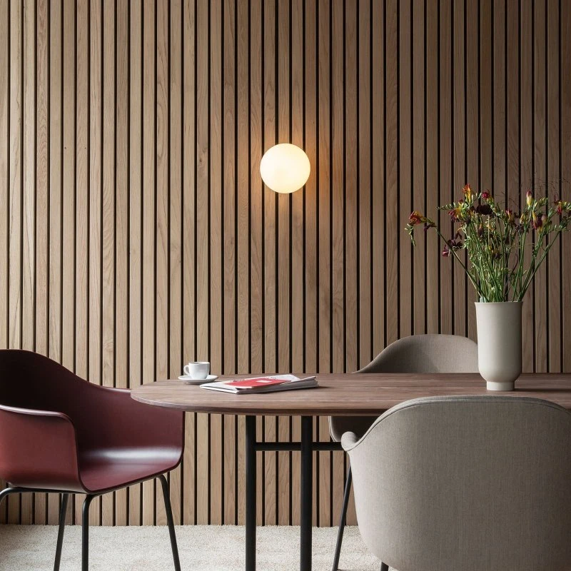 Audo Copenhagen Lámpara TR Bulb Latón y Blanco con Vidrio Opal